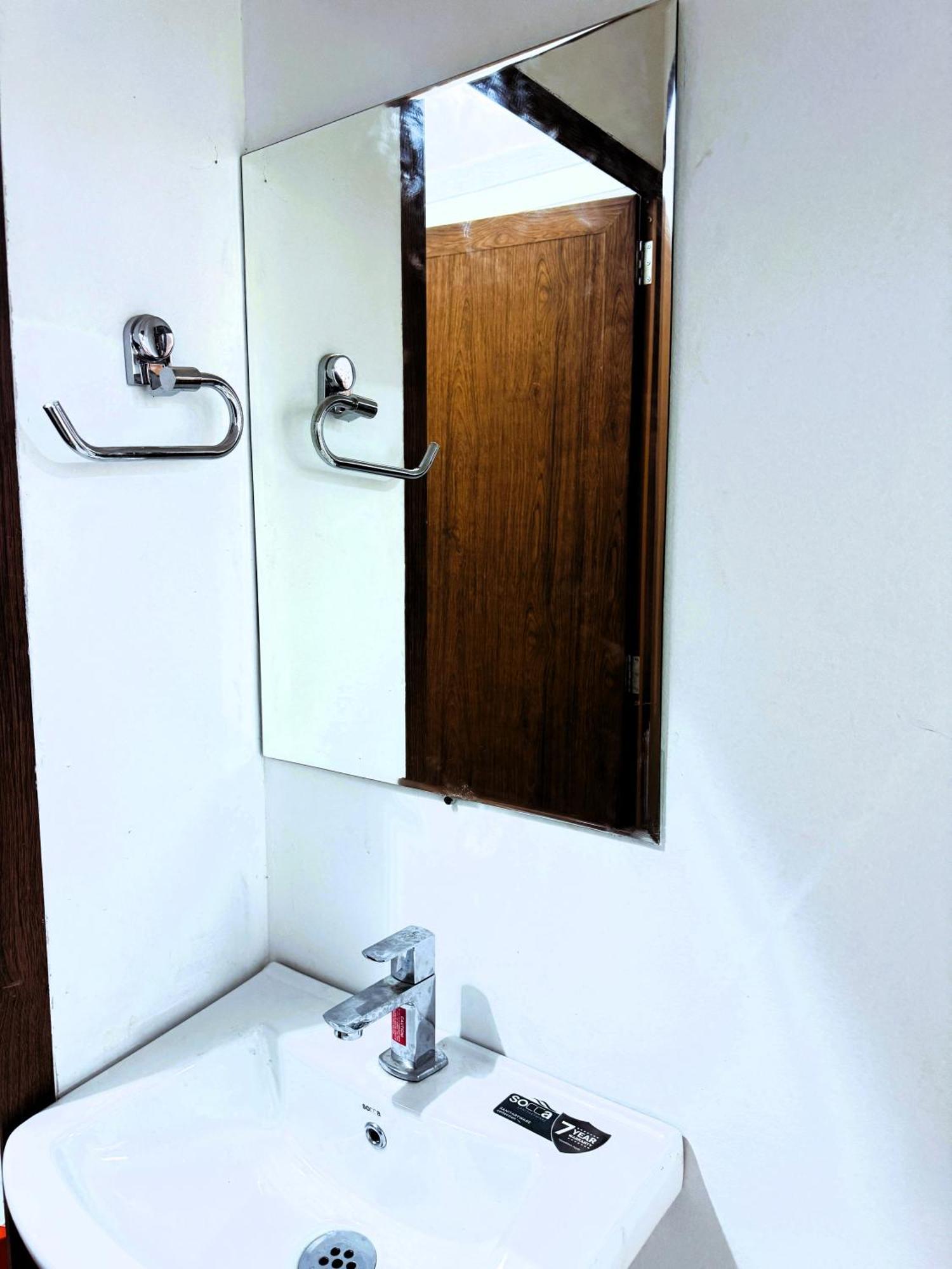 Vcs Apartments Parassinikadavu Parassinikkadavu Ngoại thất bức ảnh