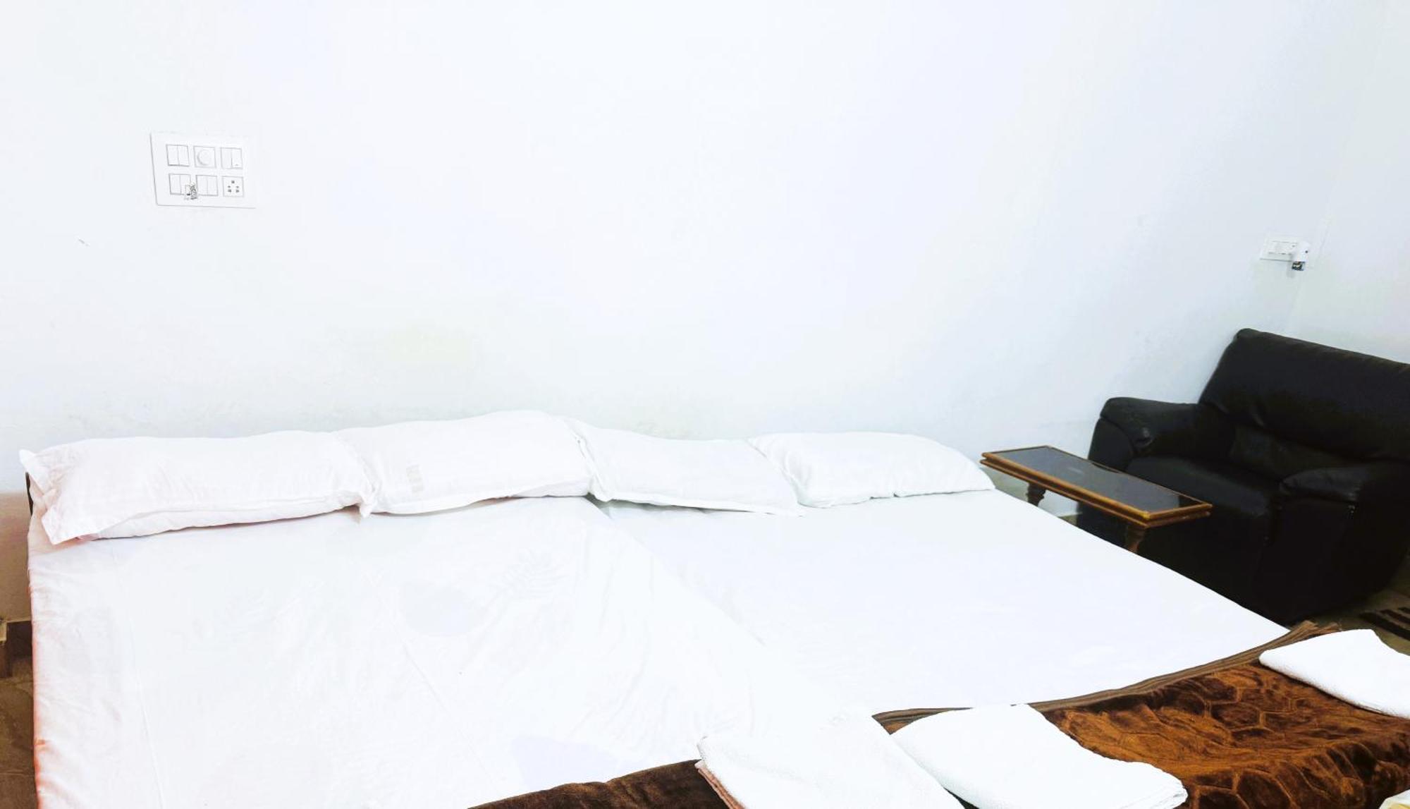 Vcs Apartments Parassinikadavu Parassinikkadavu Ngoại thất bức ảnh